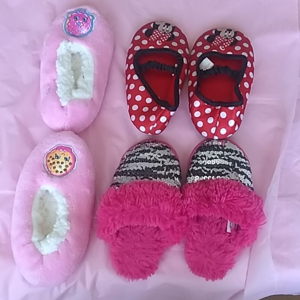 Slippers in a bundle
